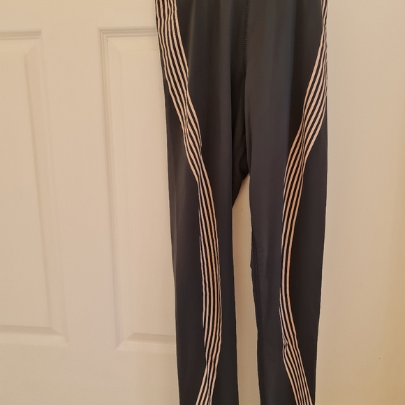 Grey sports tight - Picture 5 of 5